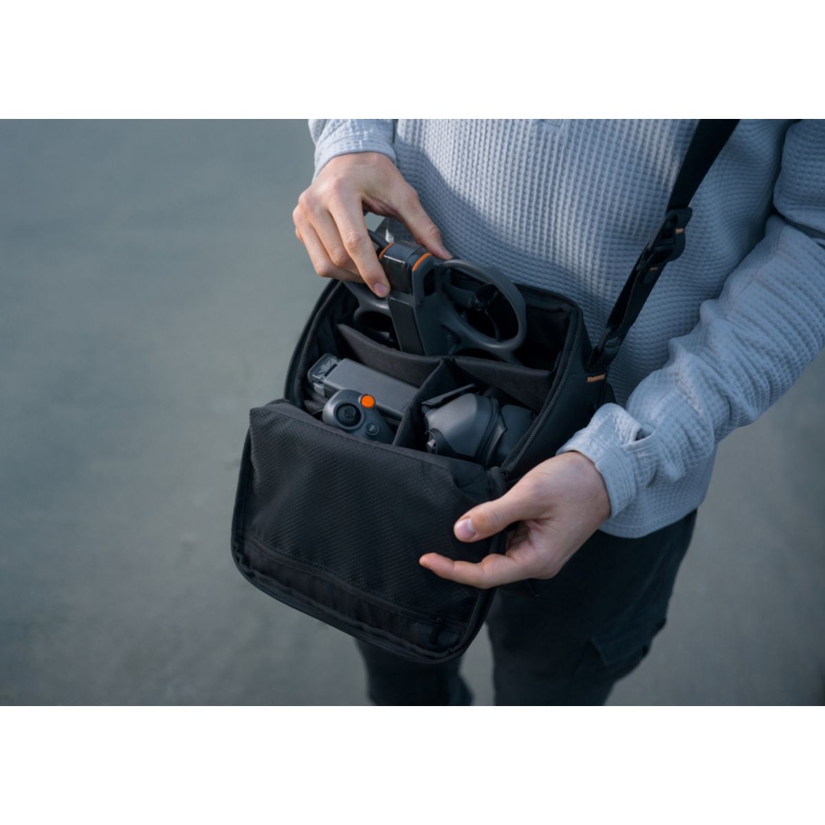 Drone Avata 2 Fly More Combo (3 batteries) gris, DJI