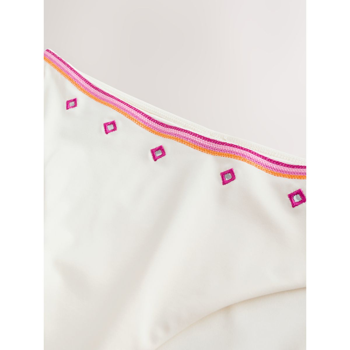 Bas de bikini taille haute ornés sequins crème/rose, NEXT