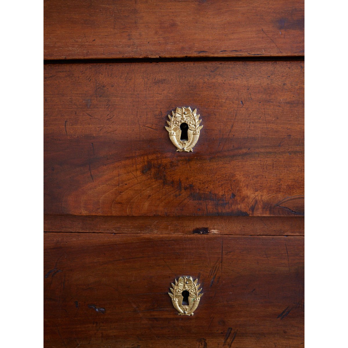 Commode empire en bois massif Garance N°769 - Bon état bois foncé, DEBONGOUT