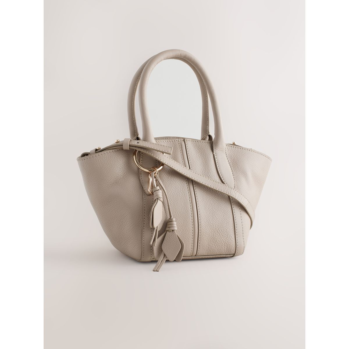 Sac à bandoulière en cuir avec pampille fleur os, NEXT