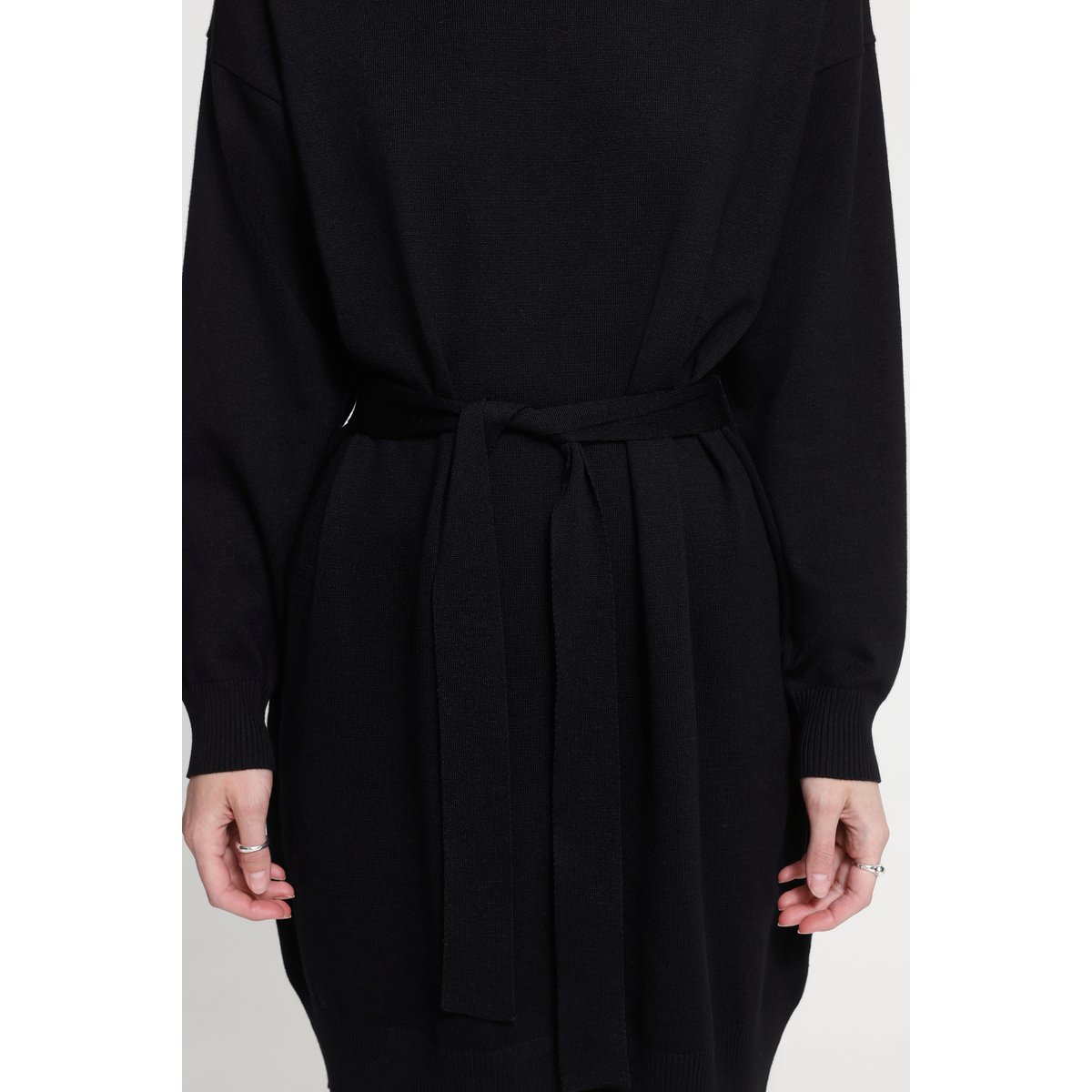 Robe en sweat manches longues, ceinture à nouer, longueur au genou noir, ICHI