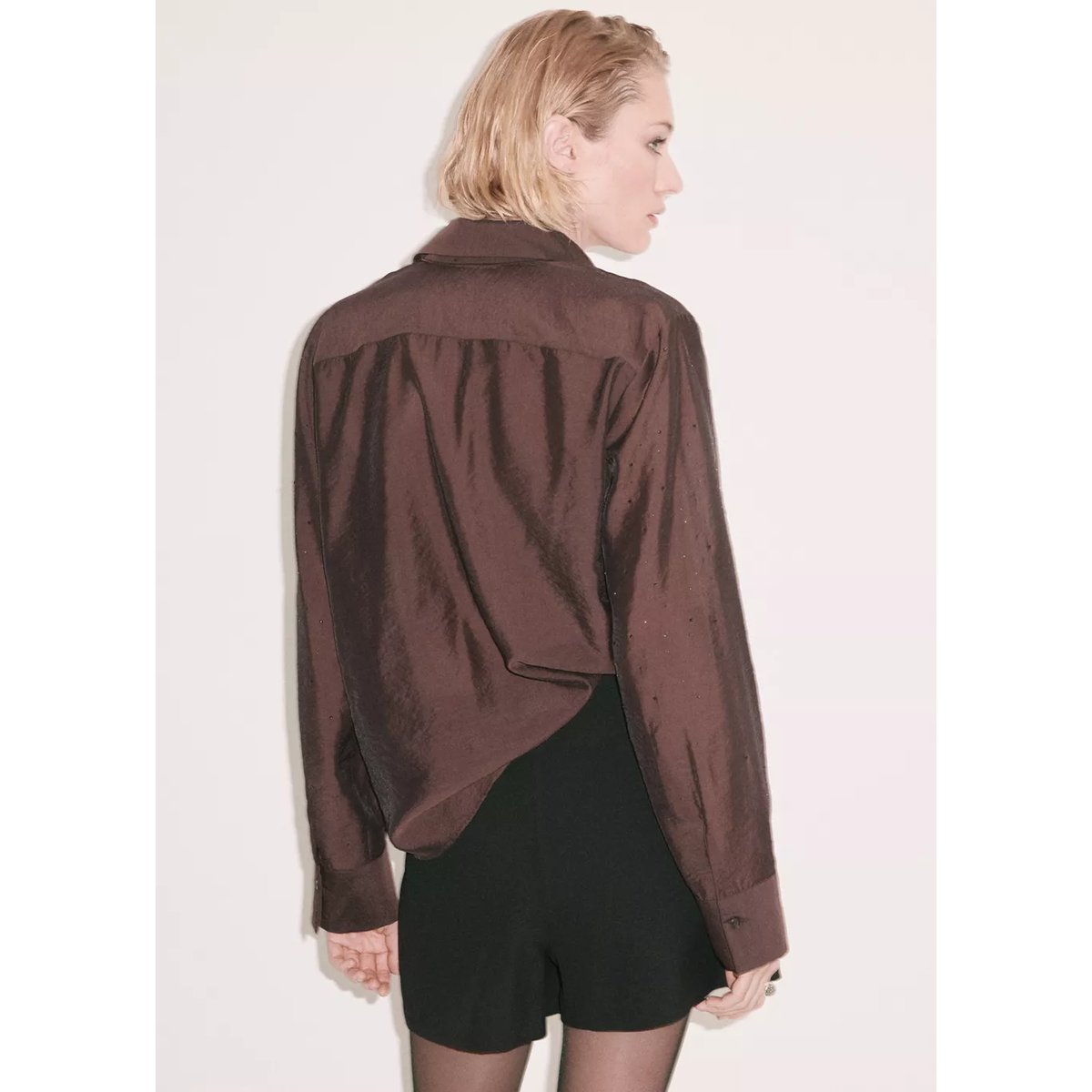 Chemise satinée détail strass marron, MANGO