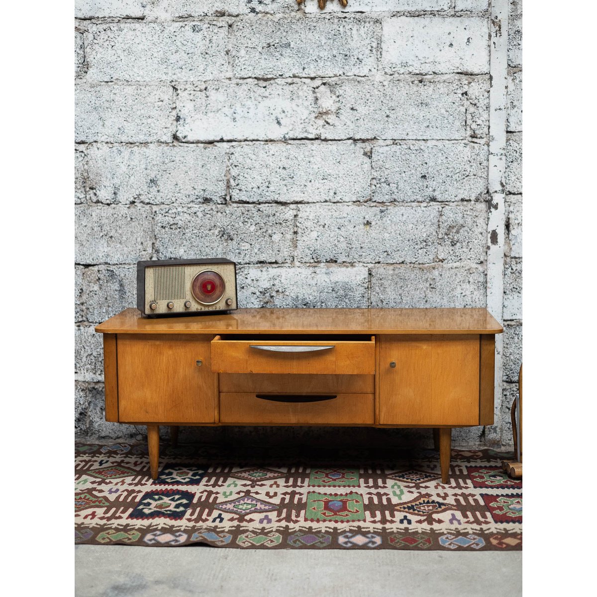 Enfilade bois clair laqué Margaret N°490 - Bon état bois clair, DEBONGOUT