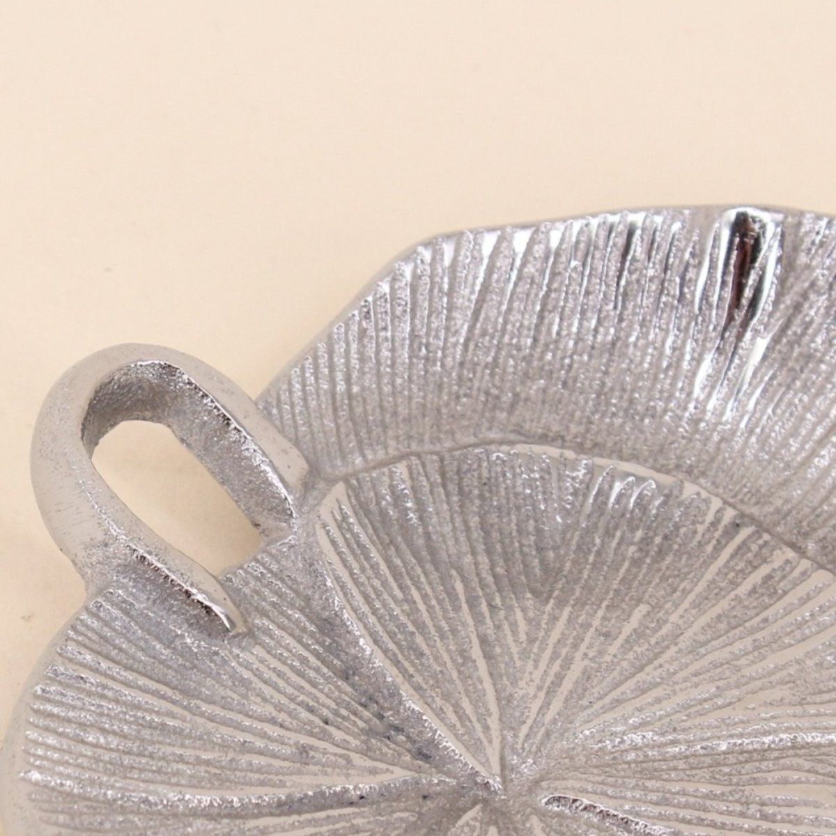Vide poche en alluminium forme feuille 11,5x15cm gris, ORNAMI