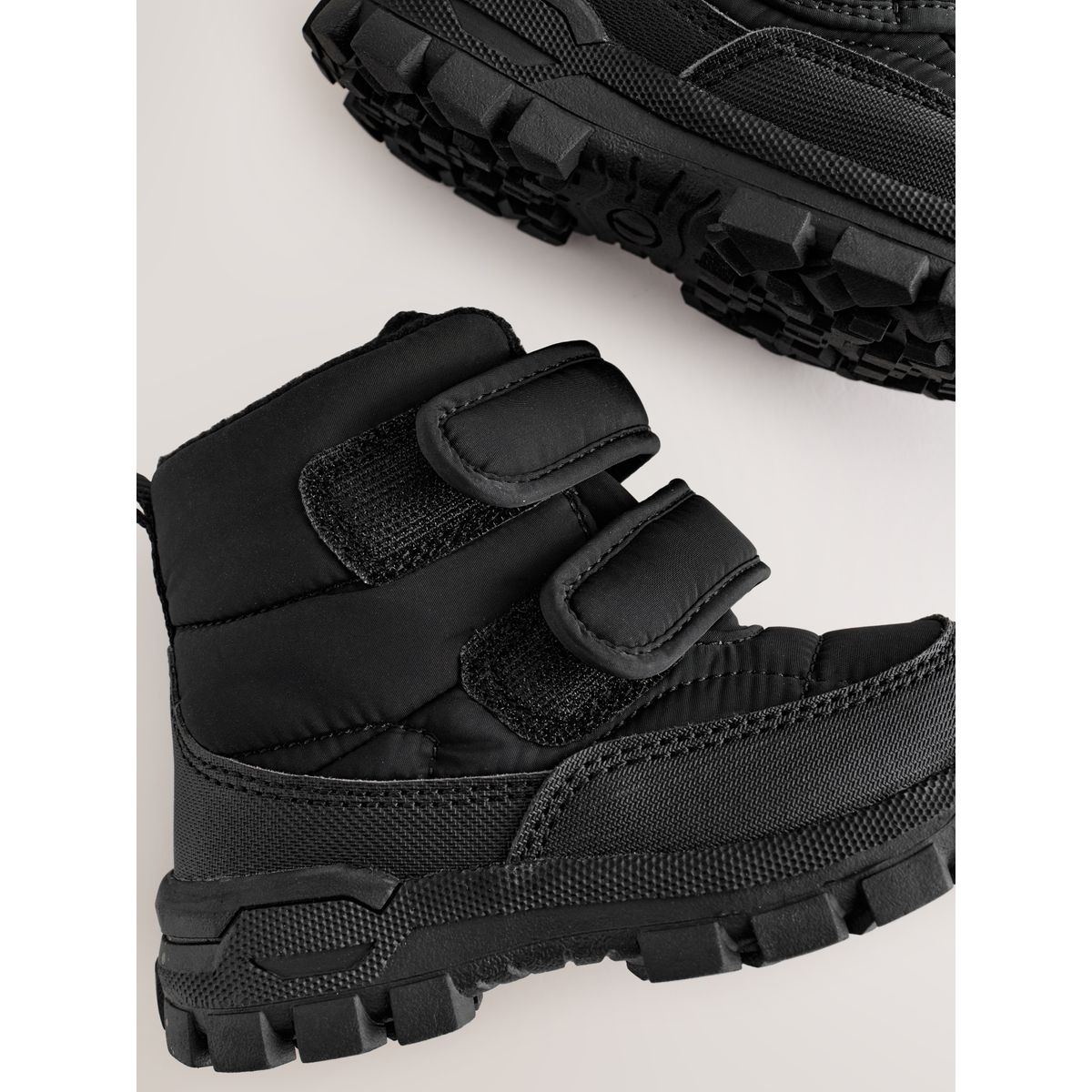 Bottines matelassées à scratch noir, NEXT