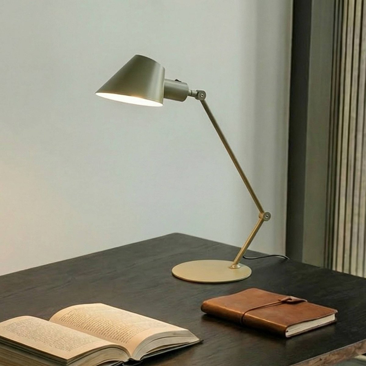 Lampe à poser en métal moderne, Corali vert clair, LINDBY