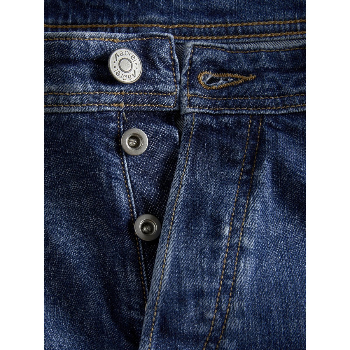 Jean Coupe Tapered medium blue denim, aprel