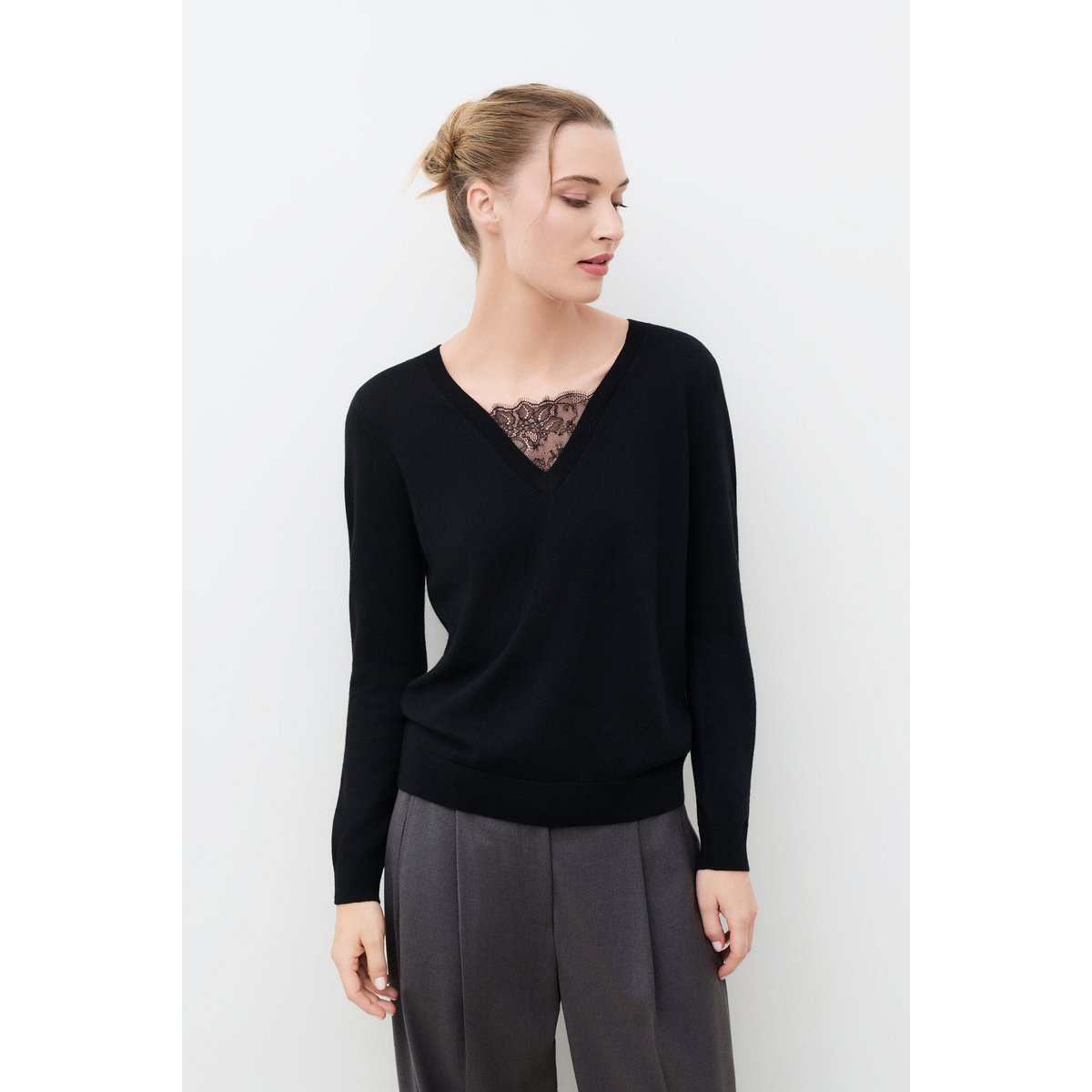 Pull droit col v MCLAUDINE noir, CAROLL