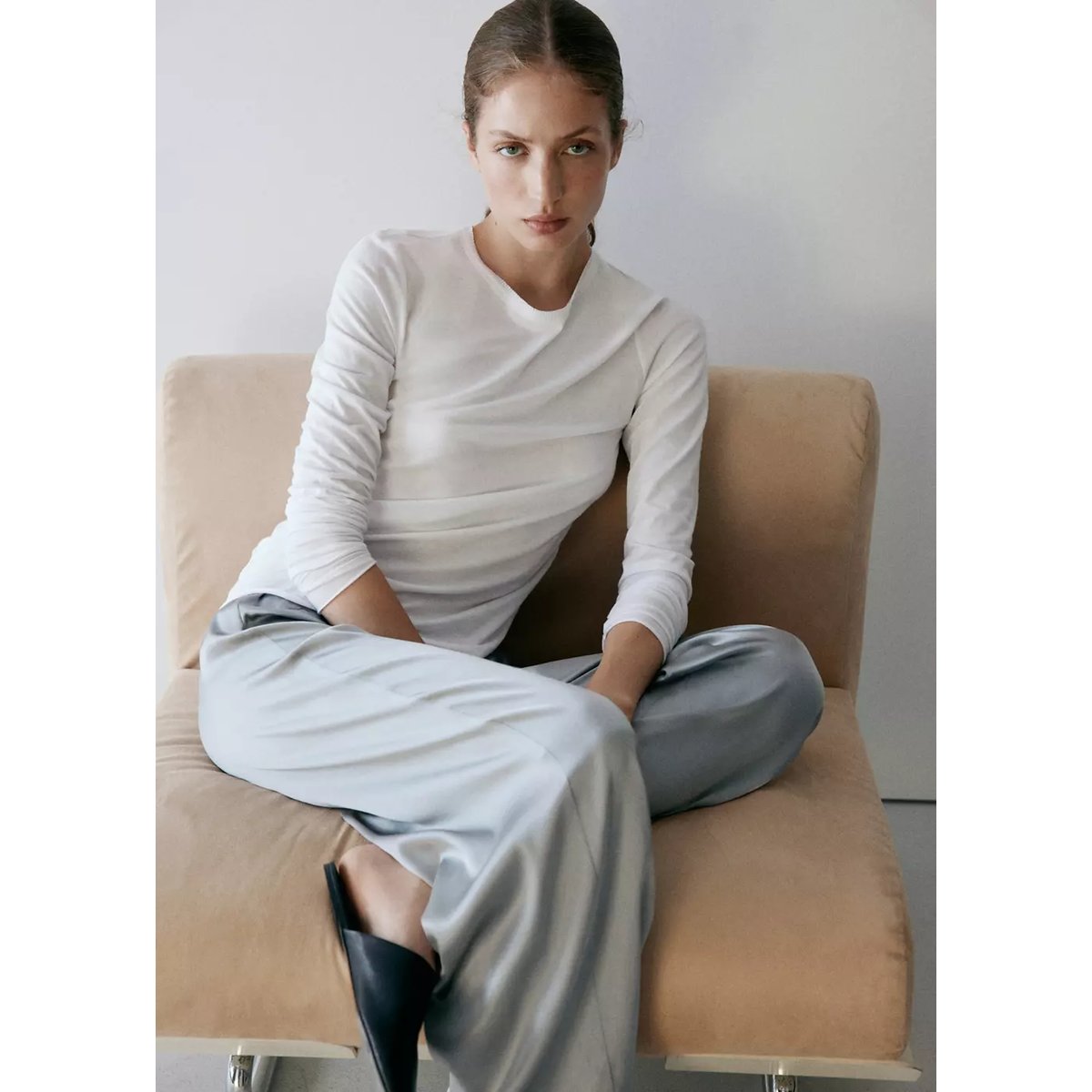 Pantalon droit en soie argent, MANGO