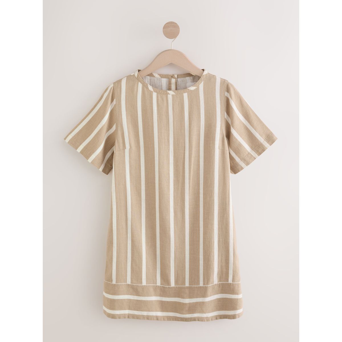 Robe t-shirt courte en lin à dos boutonné marron/rayures blanches, NEXT
