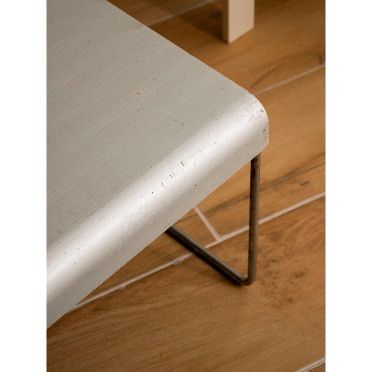 Grande table basse en inox Donna N°1520 - Bon état métal, DEBONGOUT