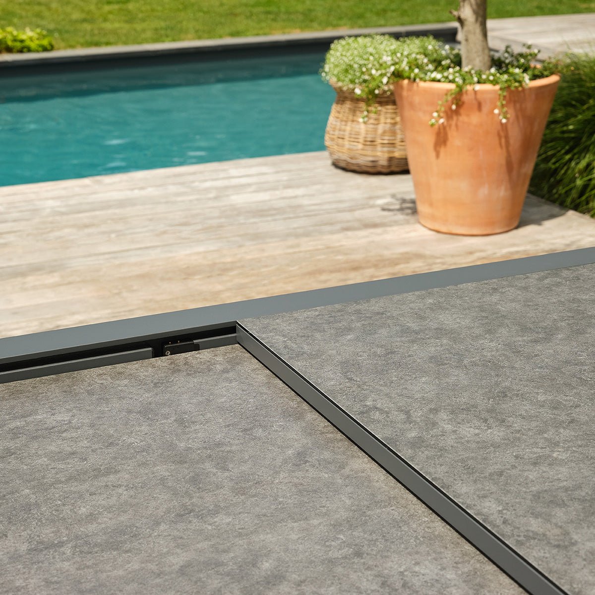 Table de jardin en aluminium gris extensible 6/10 pers. BASALT gris, BERAH GETAH
