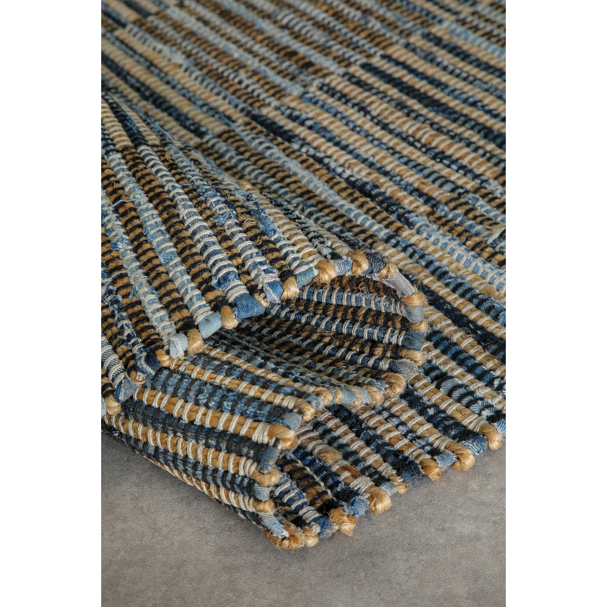 Tapis en laine et denim recylcée, effet used , Denim Blues denim bleu, beige, WECON HOME