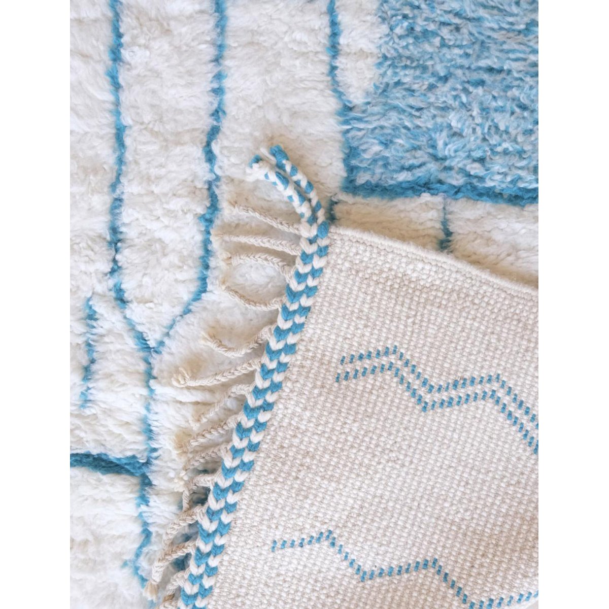 Tapis berbère graphique au style nord-africain en laine 214 x 280 cm bleu naturel, AFK LIVING