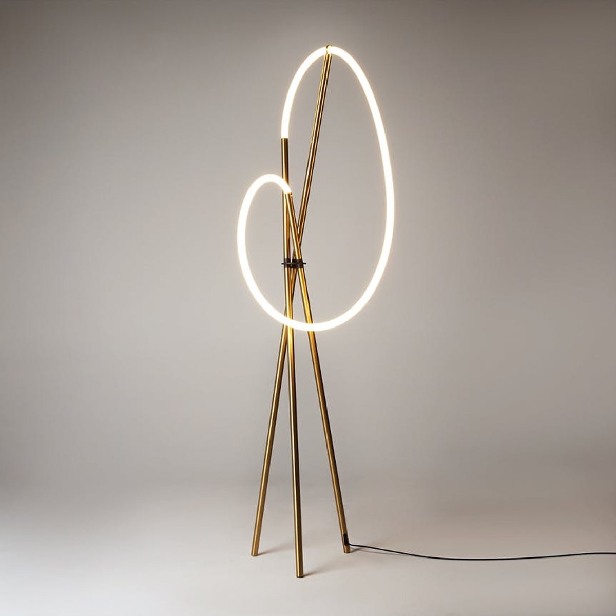 Lampadaire design tube lumineux à LED AURORA doré, PIER IMPORT