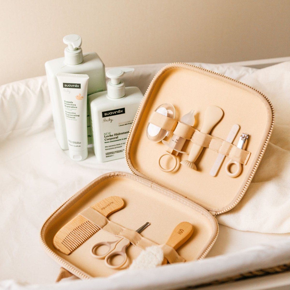 Trousse de soin et de toilette beige, SUAVINEX