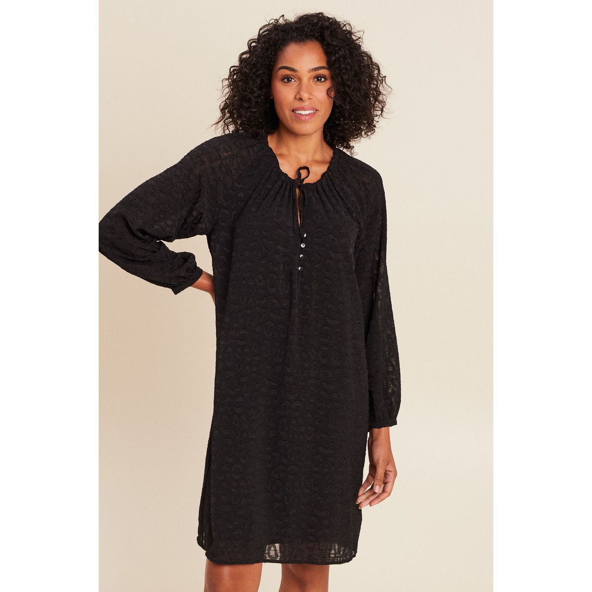 Robe courte évasée col v manches longues noir, BREAL