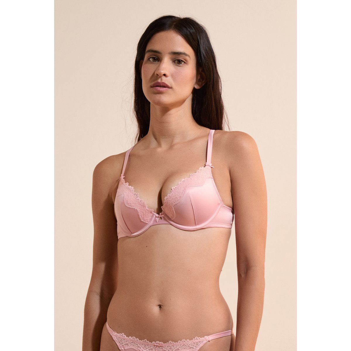 Soutien-gorge N.2 - Le push-up plongeant satiné CHUCHOTEE rose poudre, ETAM