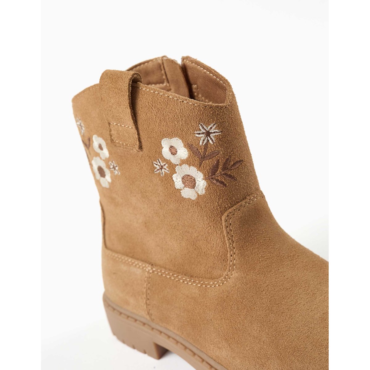 Bottines en suéde avec fleurs brodées marrón, ZIPPY