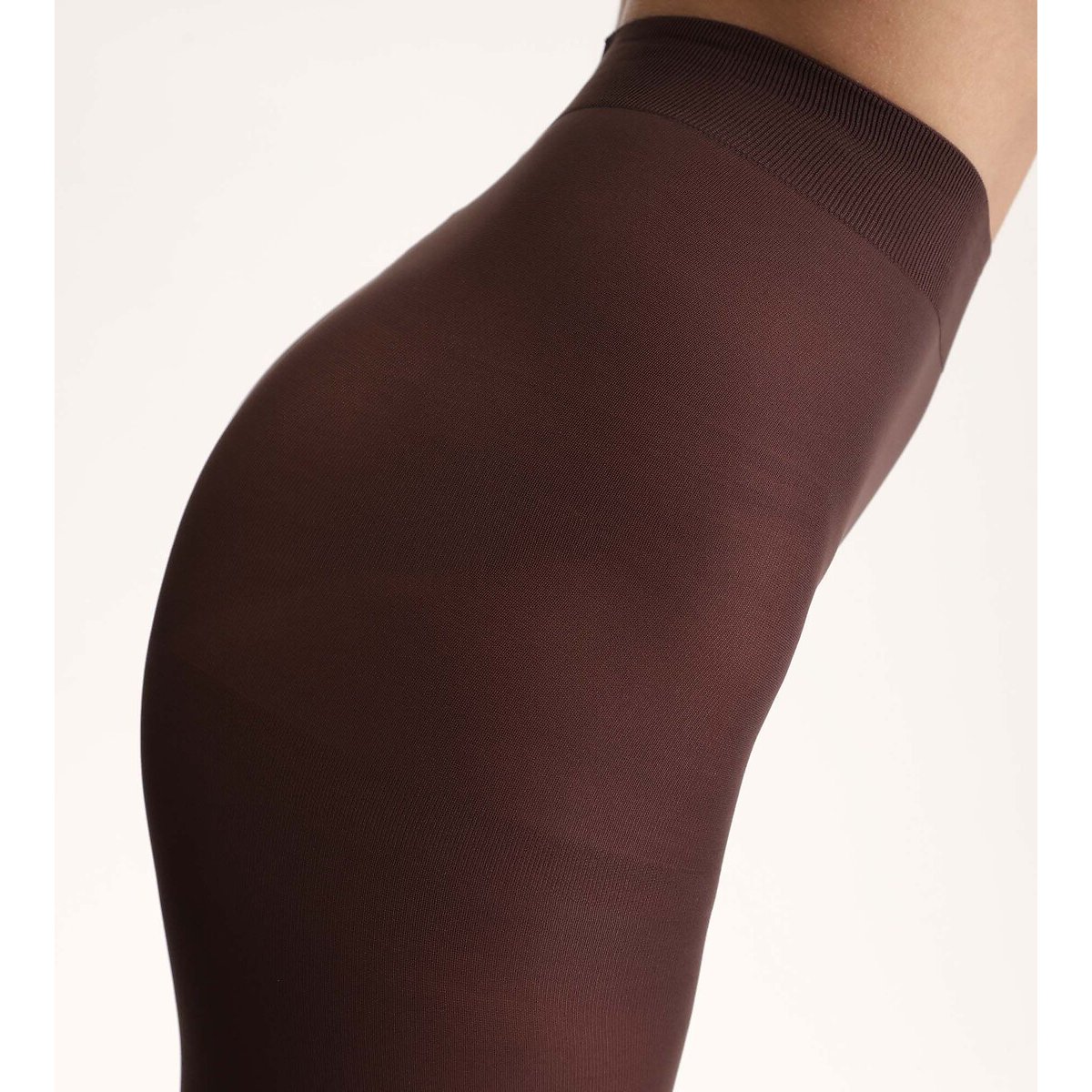 Medias opacas aterciopeladas 50 deniers chocolate, DIM