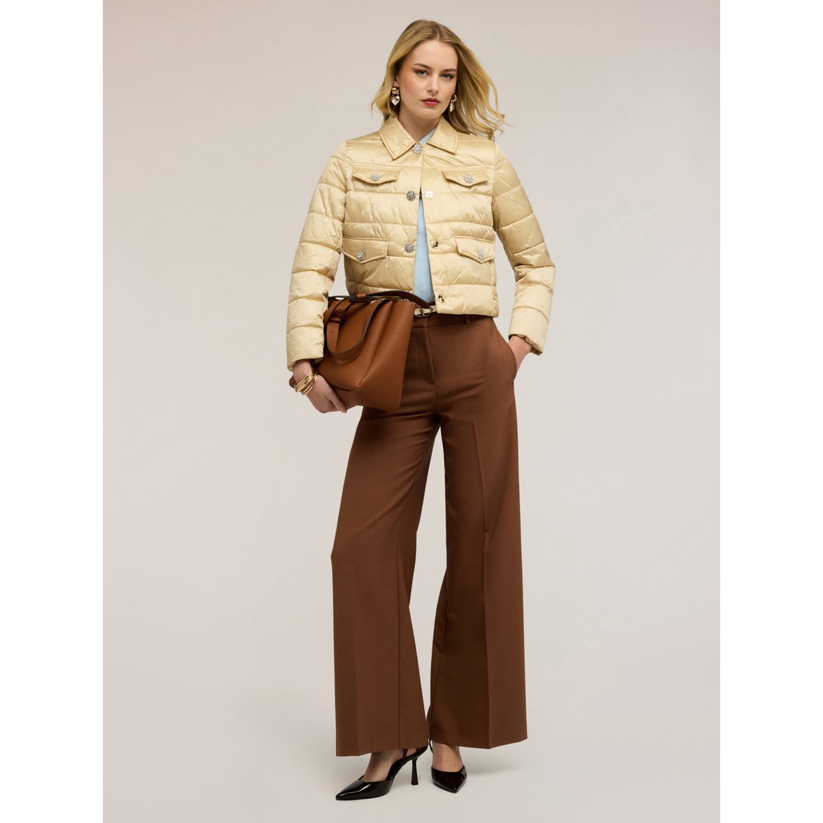 Veste matelassée légère courte avec boutons bijoux beige, MOTIVI