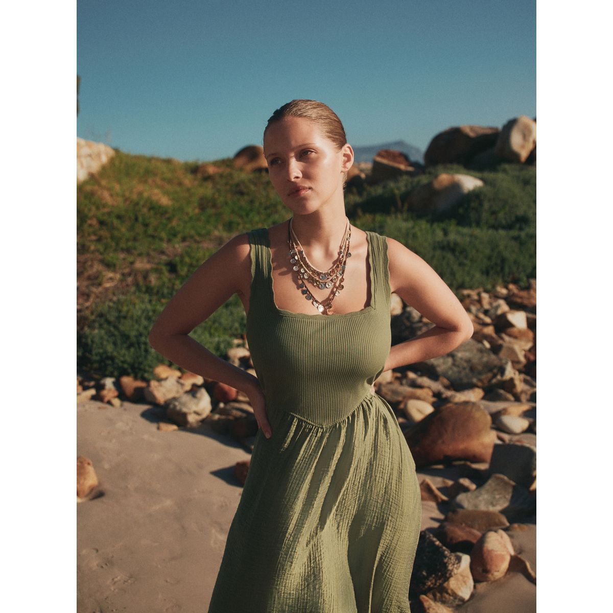 Robe mi-longue en jersey tissé mélangé vert kaki, NEXT