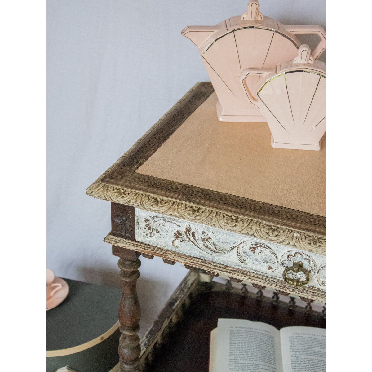 Table d'appoint en bois Francine N°612 - Bon état bois foncé, DEBONGOUT