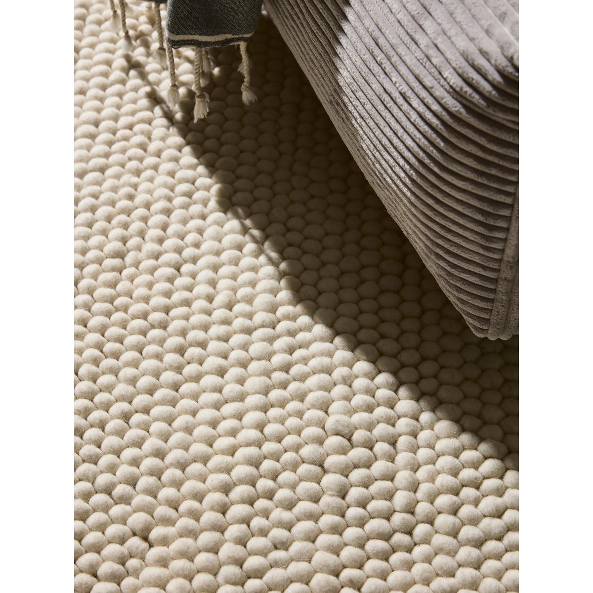 Tapis de laine tissé main BEADS crème, BENUTA