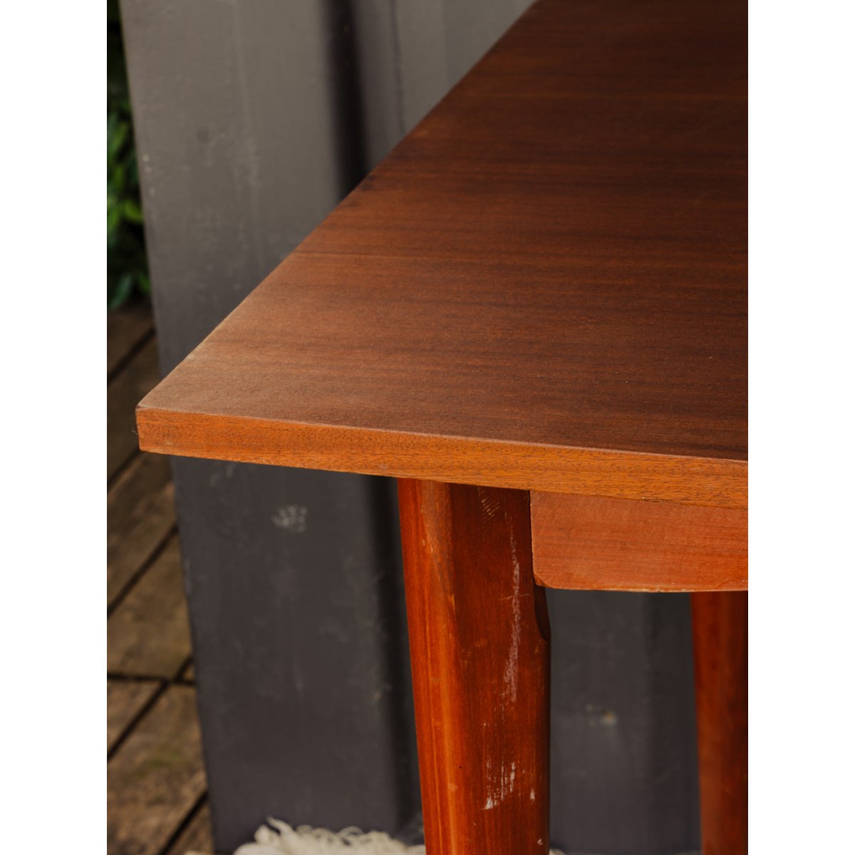 Table à manger en teck Karla N°1245 - Bon état bois foncé, DEBONGOUT