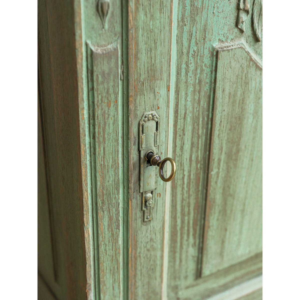 Armoire en bois Blandine N°441 - Bon état vert, DEBONGOUT