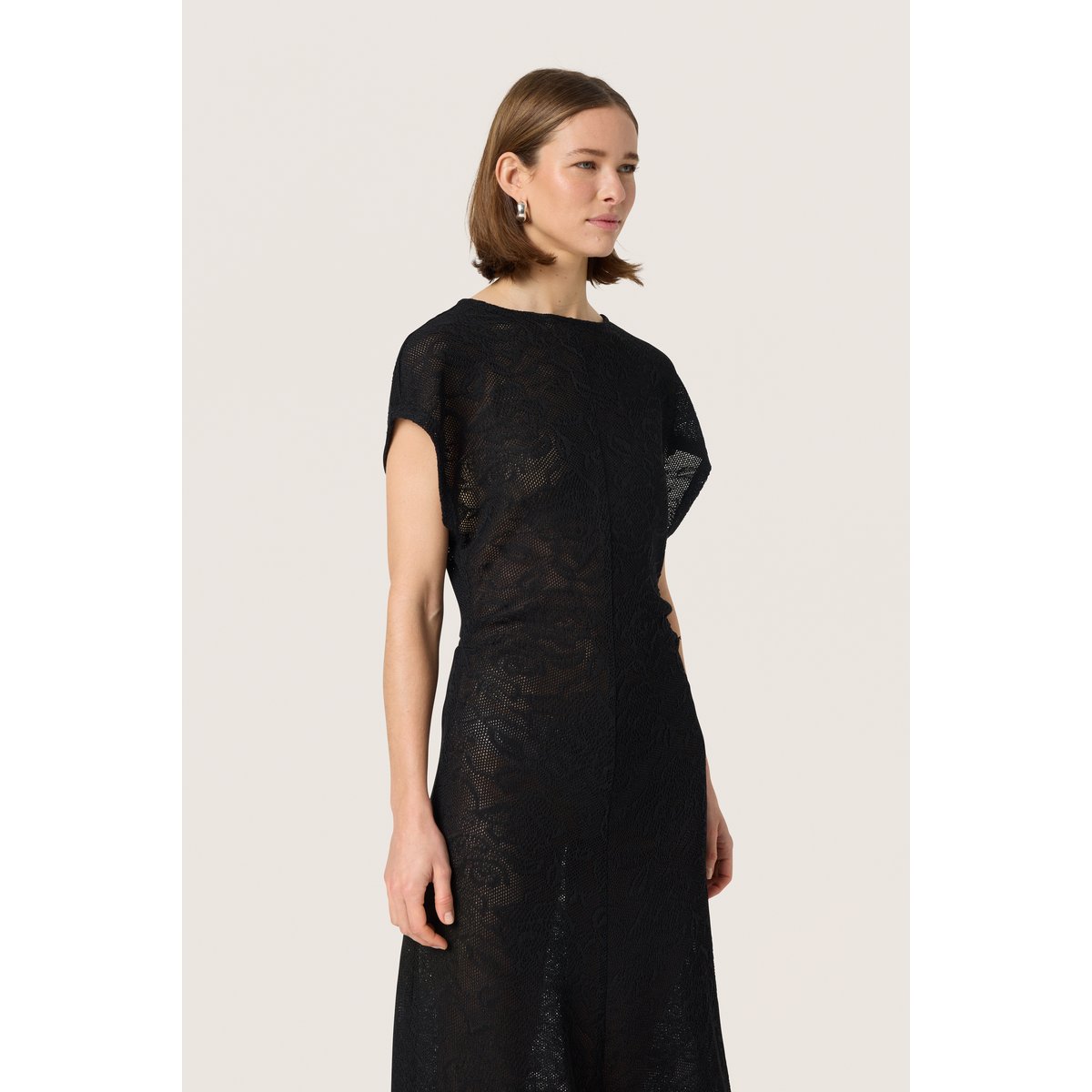 Robe noir, SOAKED IN LUXURY