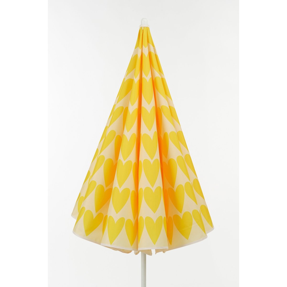 Parasol de plage à imprimé cœur HEART jaune, MICA DECORATIONS