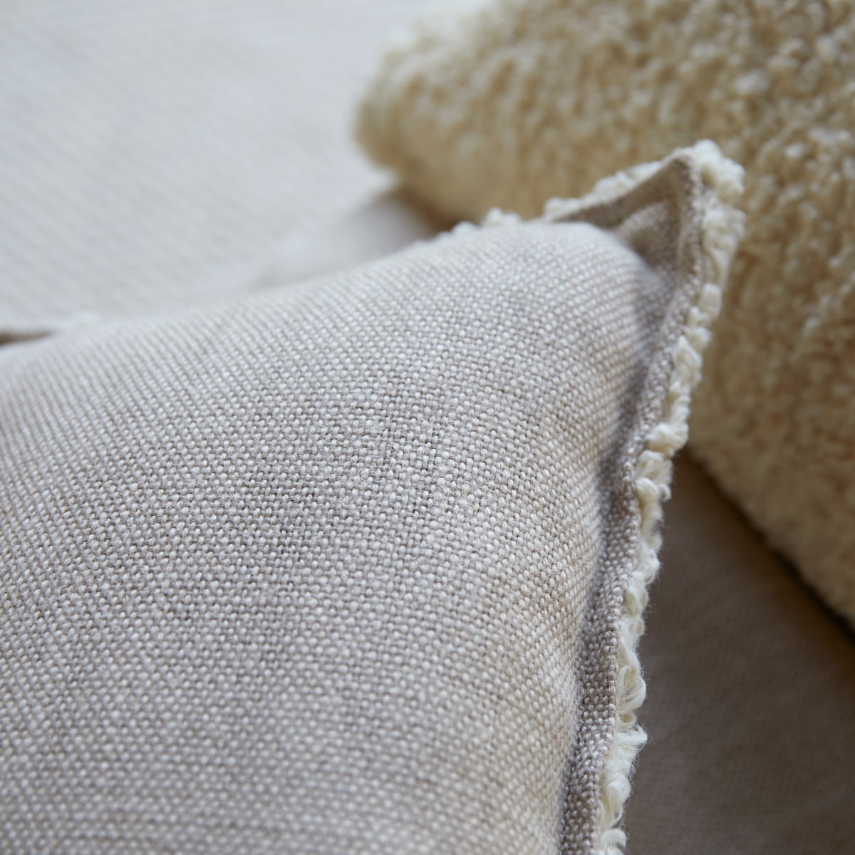 Fauteuil en Tissu massif, WOODNEST beige, TIKAMOON