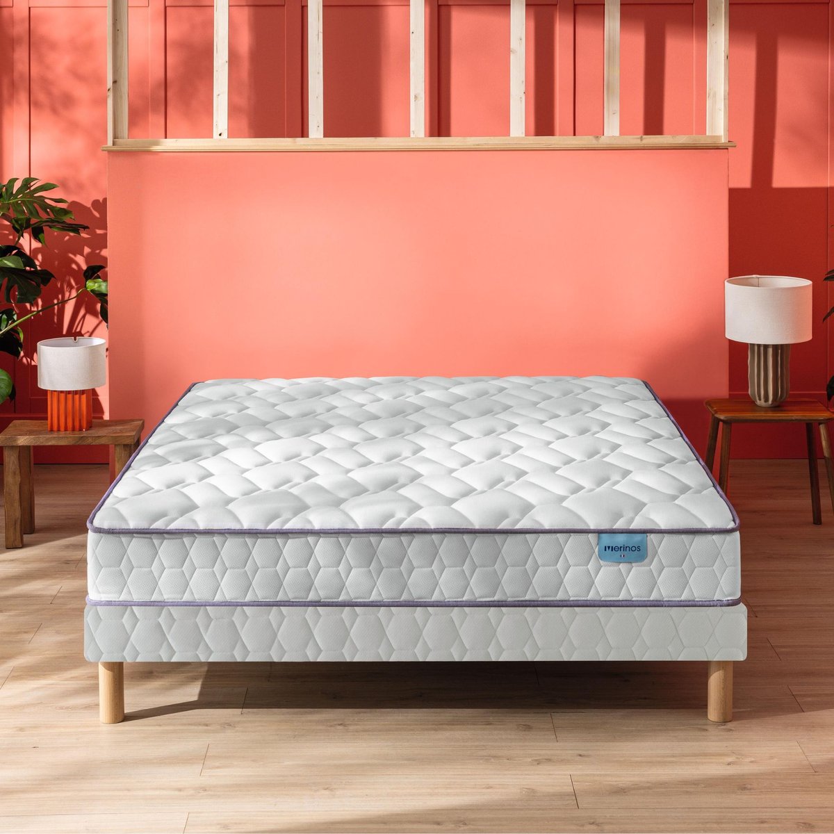 Ensemble matelas ressorts ensachés MORNING ROUTINE, sommier TWIST et pieds blanc, MERINOS
