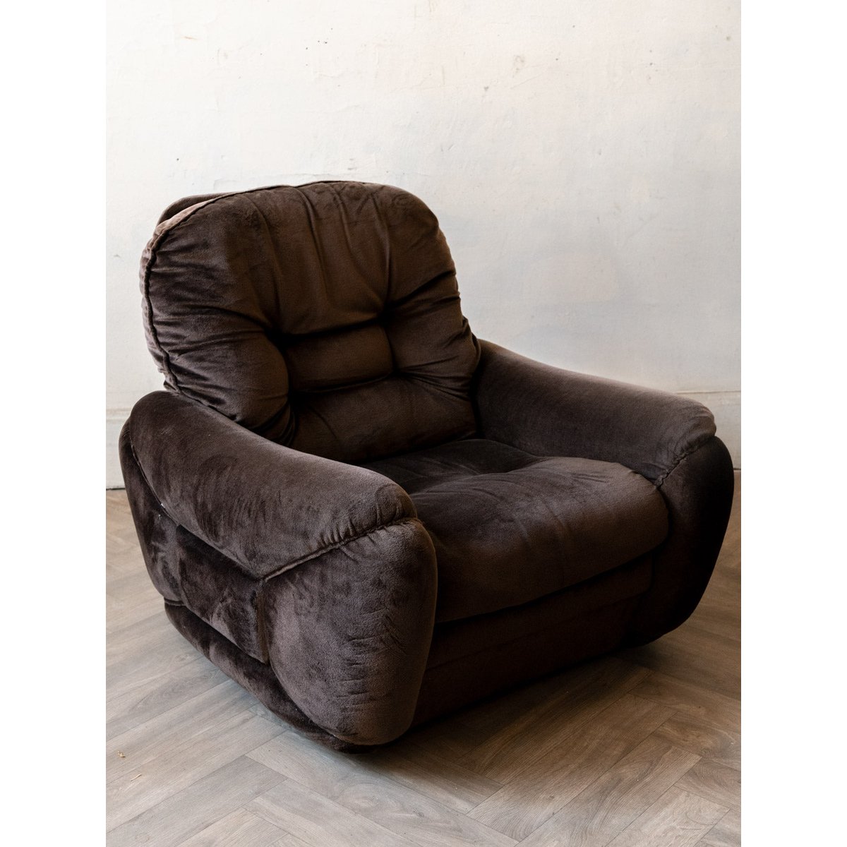 Paire de chauffeuses en velours marron Olivia N°94 - Bon état marron, DEBONGOUT