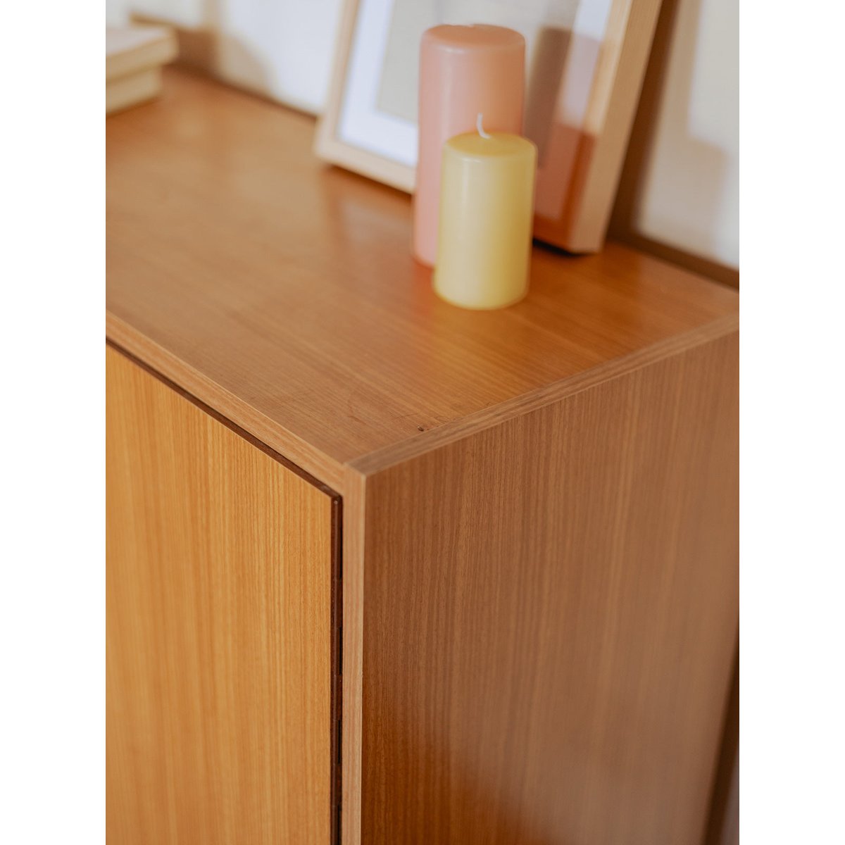 Commode scandinave aux poignées en métal doré Olga N°687 - Bon état bois clair, DEBONGOUT