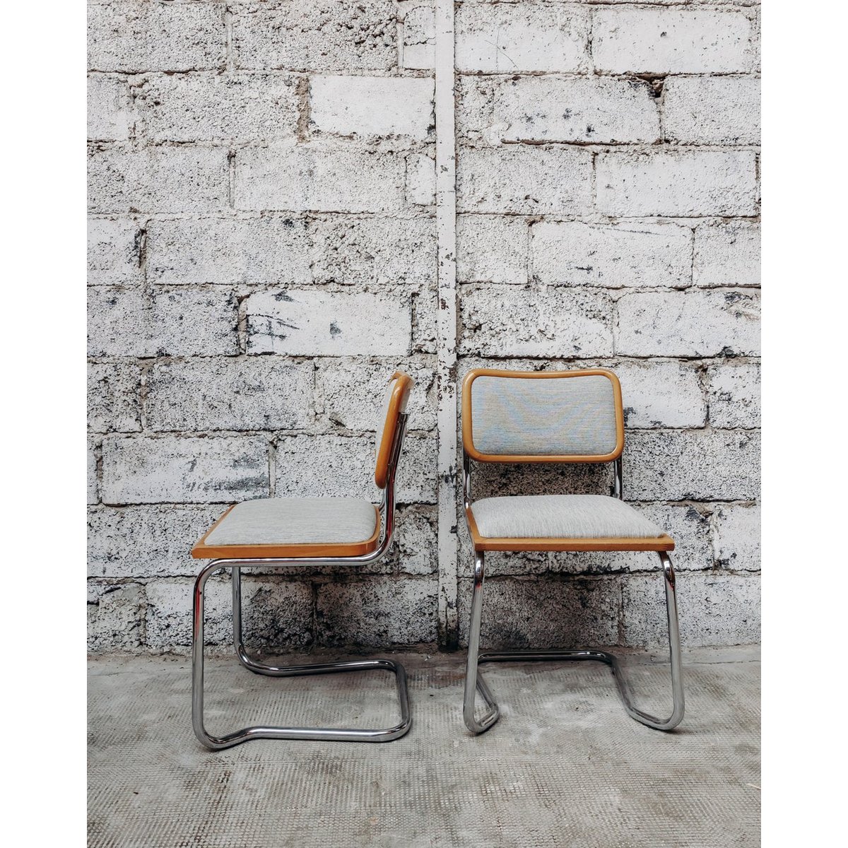 Paire de chaises Breuer Alma N°345 - Bon état gris, DEBONGOUT
