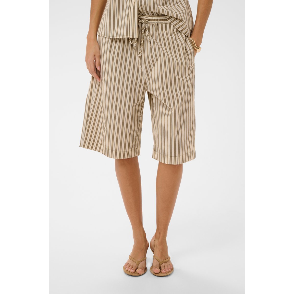 Shorts Casual vert dusky green stripe, SOAKED IN LUXURY