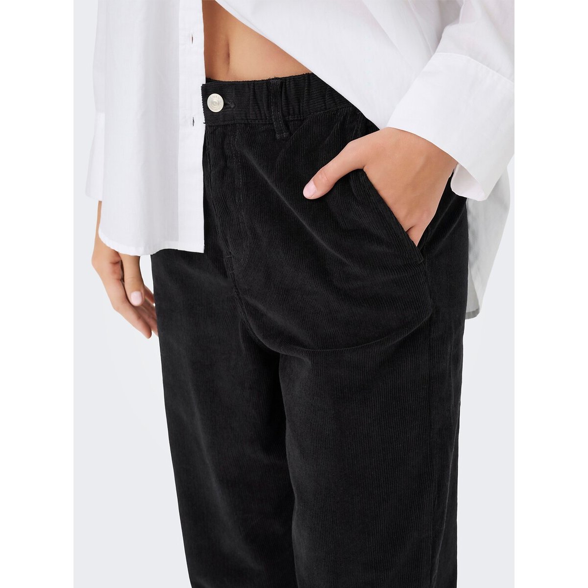 Pantalon carotte en velours noir, ONLY