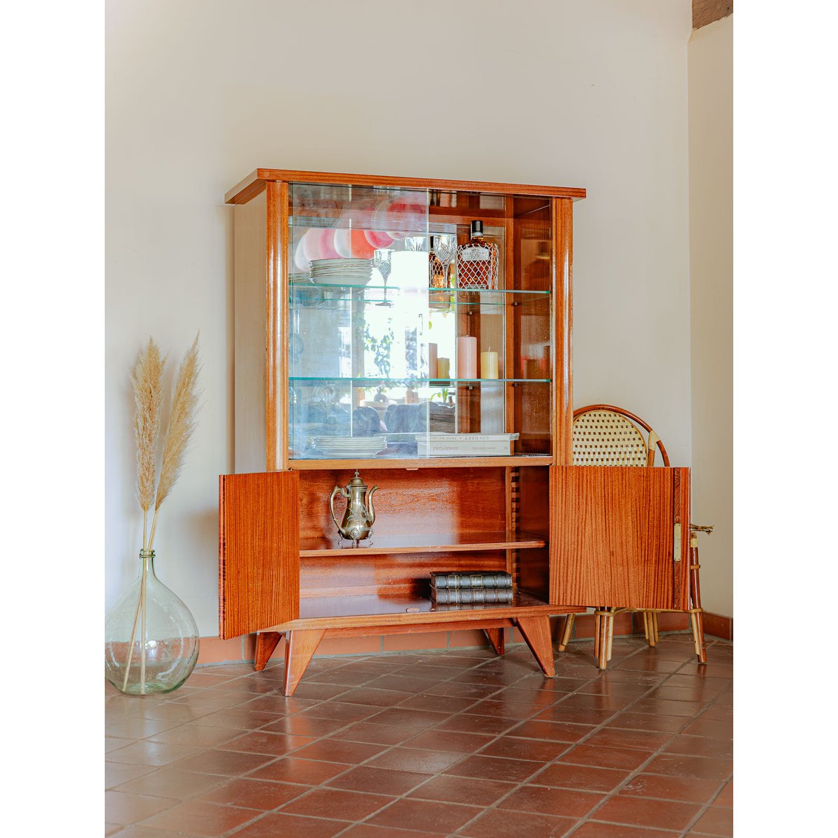 Vitrine mid-century modern Victoria N°1296 - Bon état bois clair, DEBONGOUT