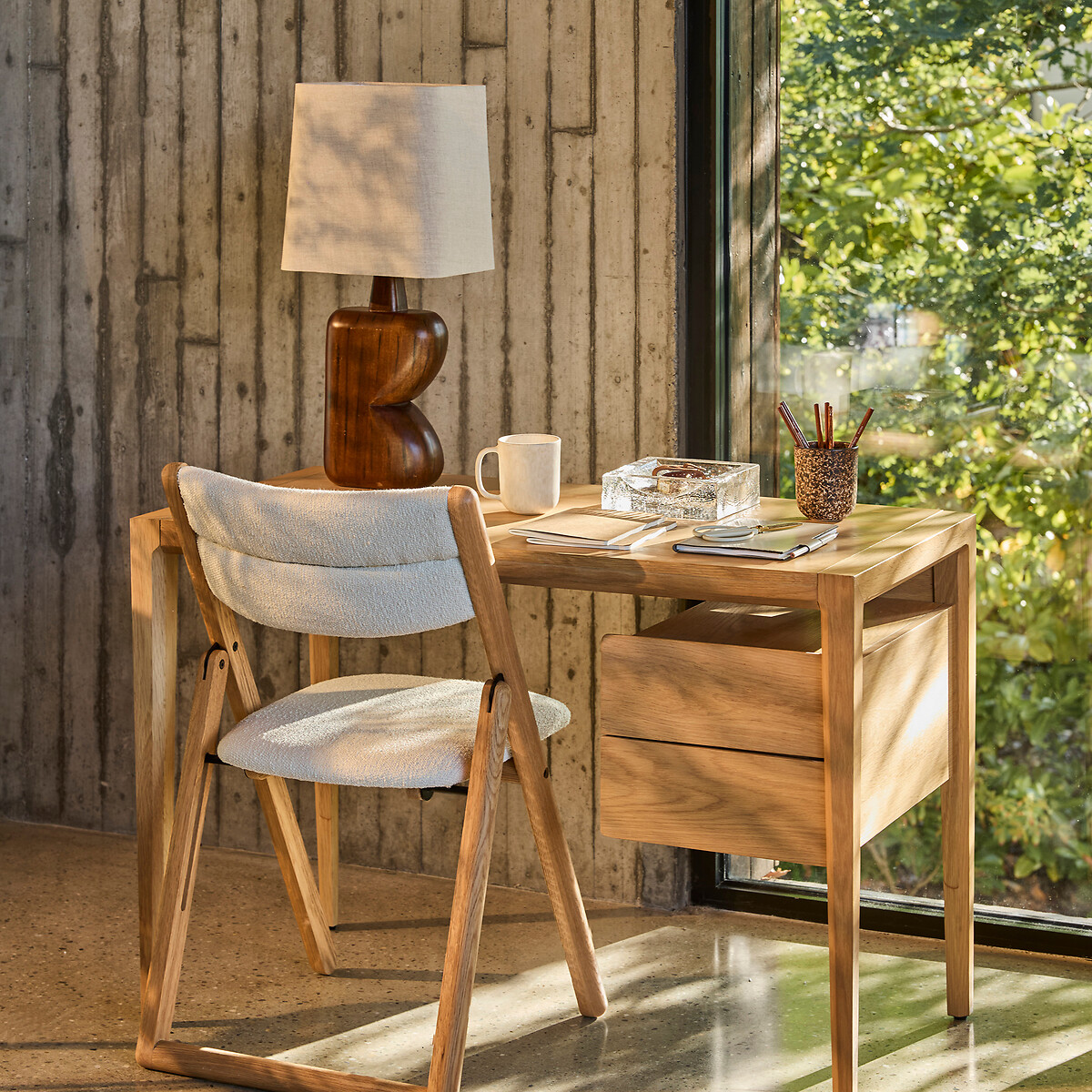 Lampe à poser en manguier et lin, Gyra noyer, AM.PM