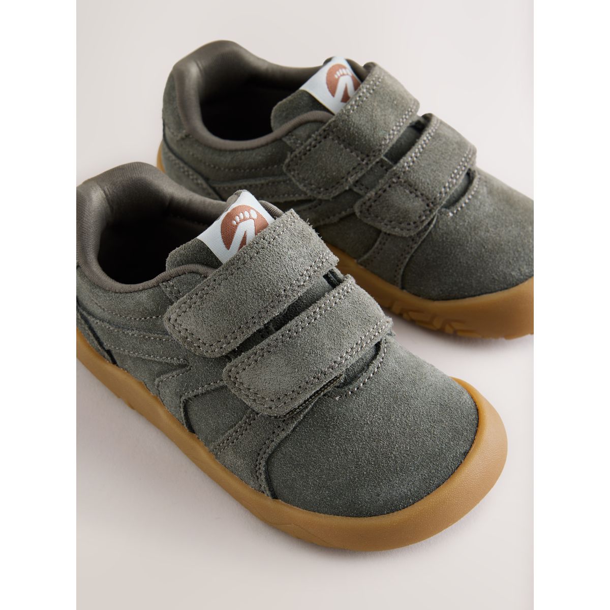 Baskets cuir scratch effet pieds nus vert kaki, NEXT