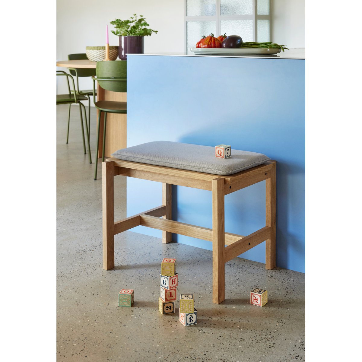 Banc en placage de chêne, bois de chêne et polyester EPOCH sable/naturel, HUBSCH