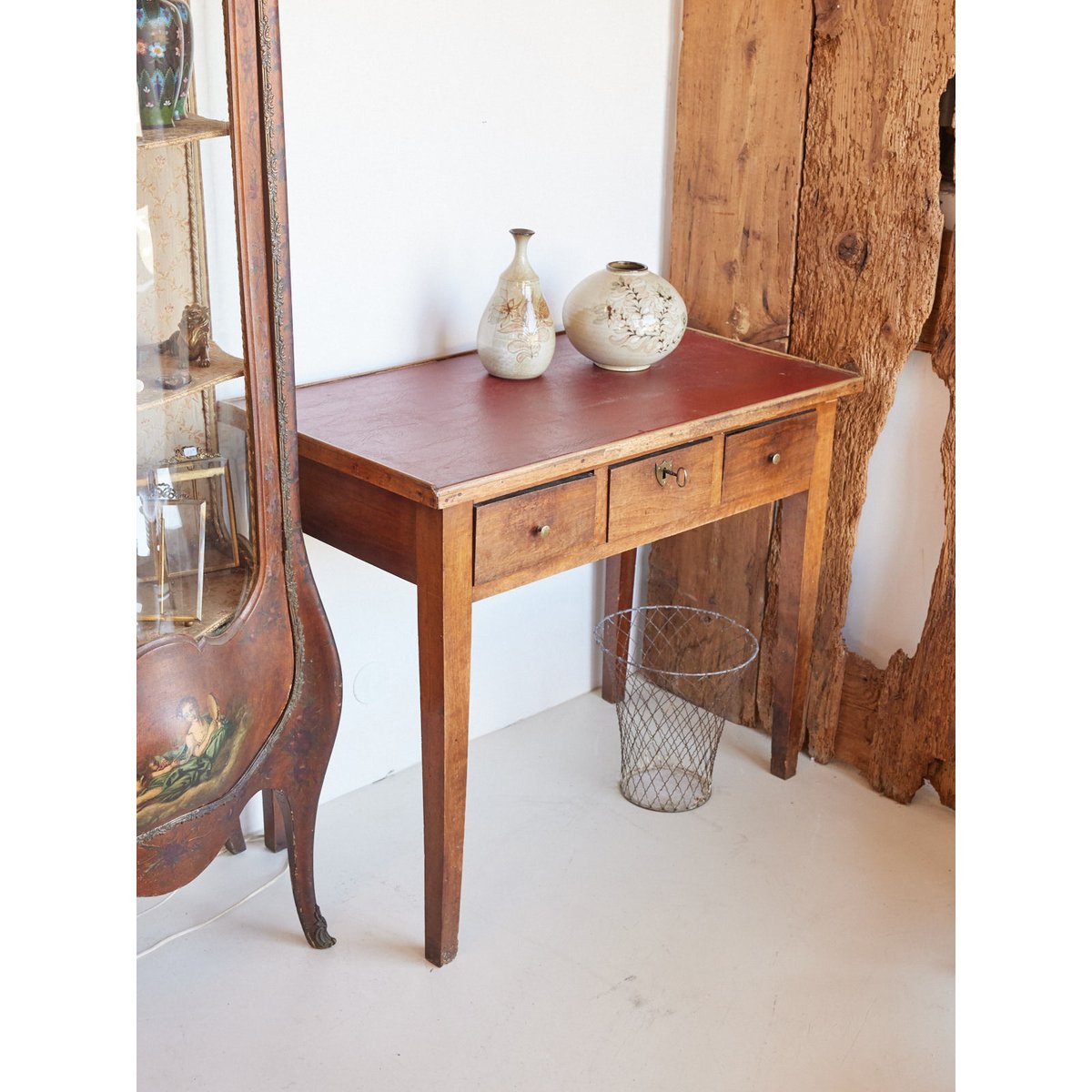 Bureau vintage en noyer Edouard N°1035 - Bon état bois foncé, DEBONGOUT