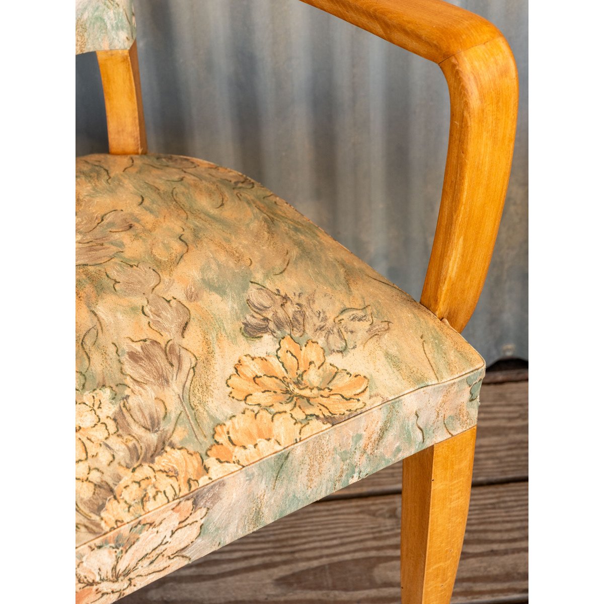 Paire de fauteuils en tissu et bois Ernest N°1098 - Bon état bois clair, DEBONGOUT