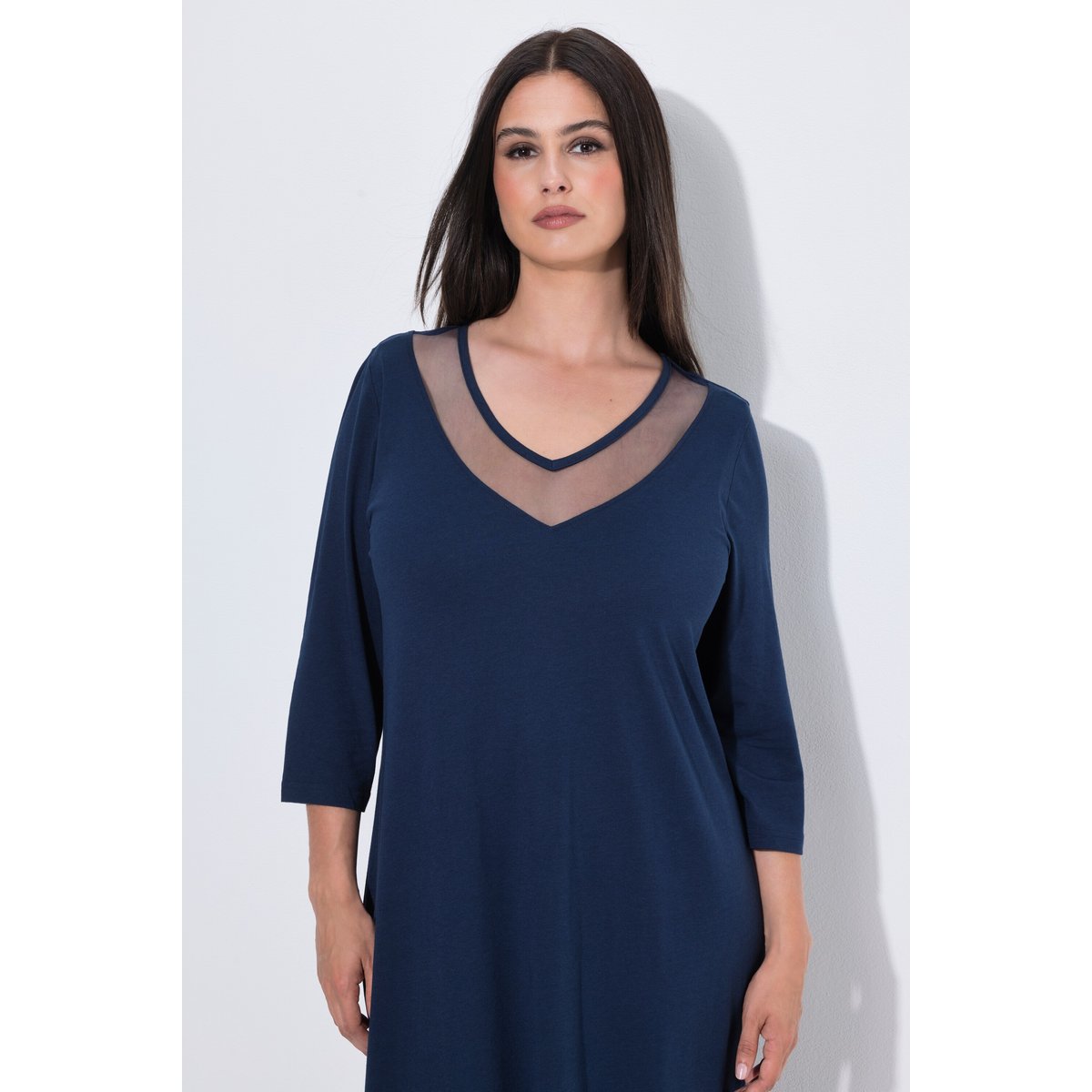 Chemise de nuit. Empiècements en bleu nuit, ULLA POPKEN