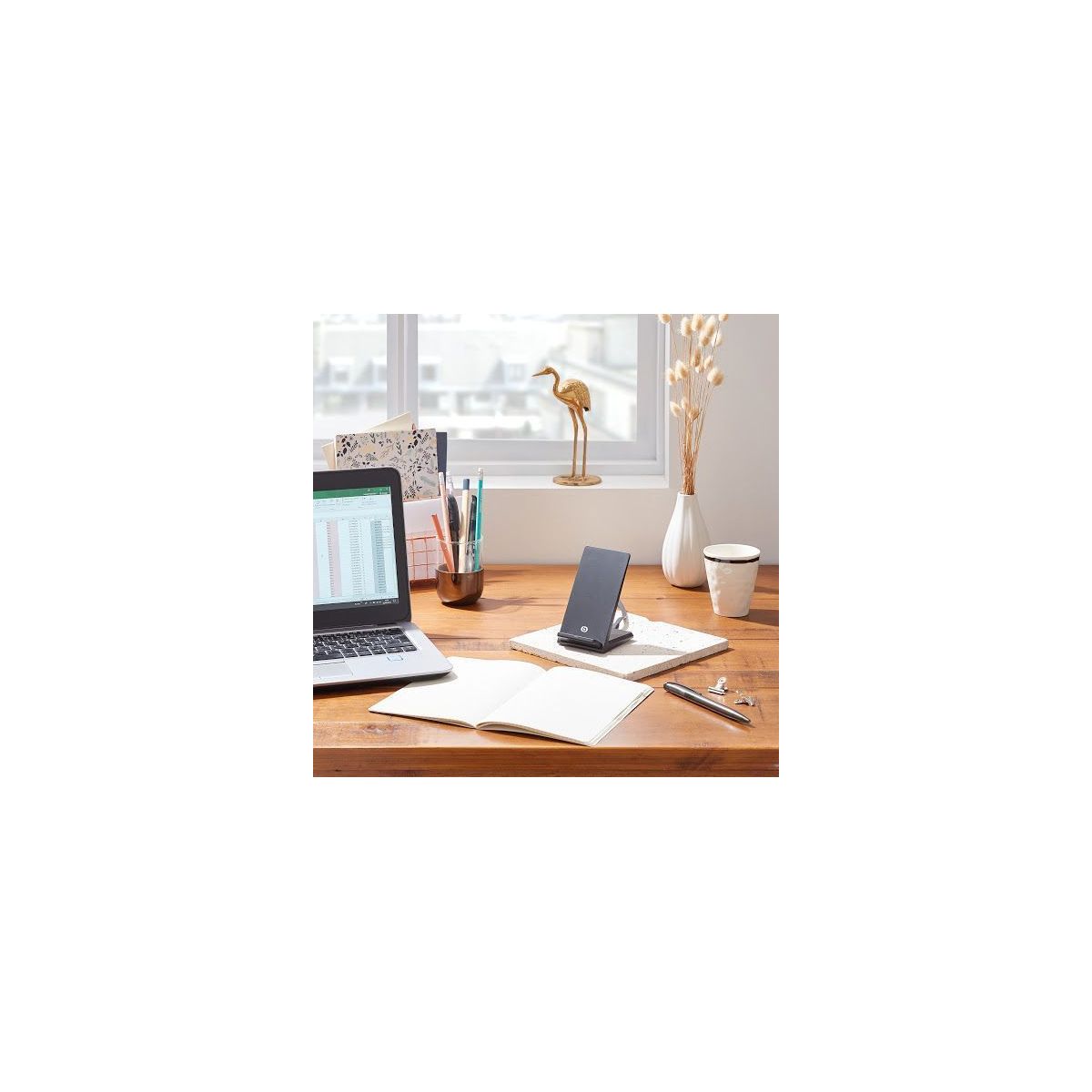 Chargeur induction sans fil 10W Noir Stand couleur unique, ESSENTIEL B