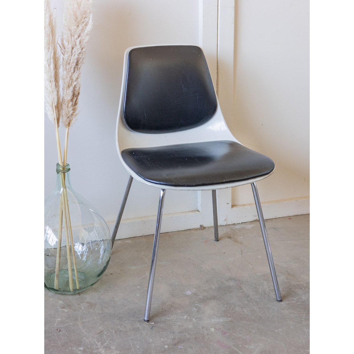 Chaise années 70 Alma N°1946 - Bon état noir, DEBONGOUT