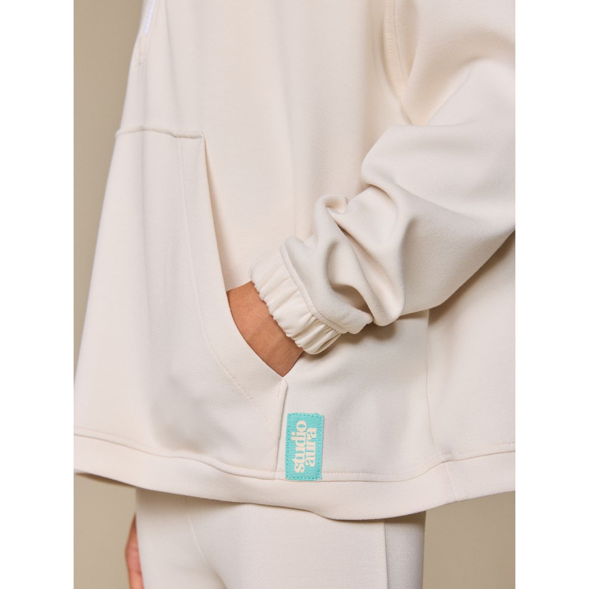 Ensemble haut à col zippé et pantalon évasé crème/naturel, NEXT