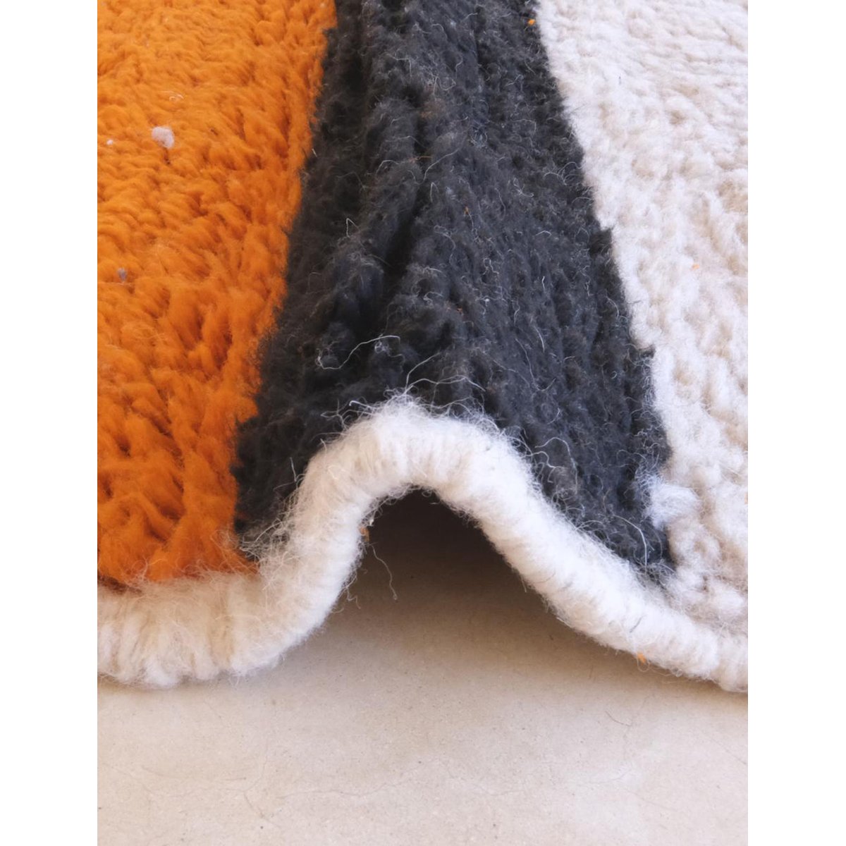 Tapis berbère contemporain aux lignes graphiques en laine 220 x 269 cm orange terre cuite, AFK LIVING